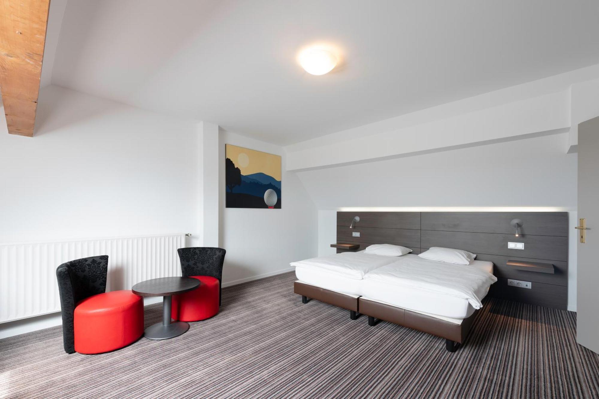 L'Hotel Et Restaurant Du Golf De Clervaux Eselborn Экстерьер фото