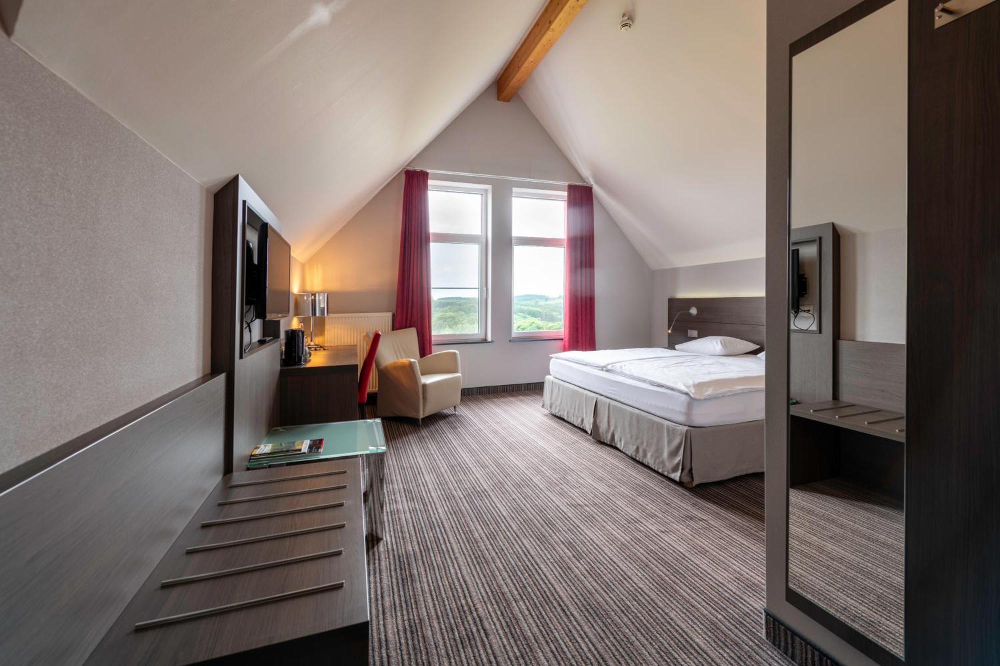 L'Hotel Et Restaurant Du Golf De Clervaux Eselborn Экстерьер фото