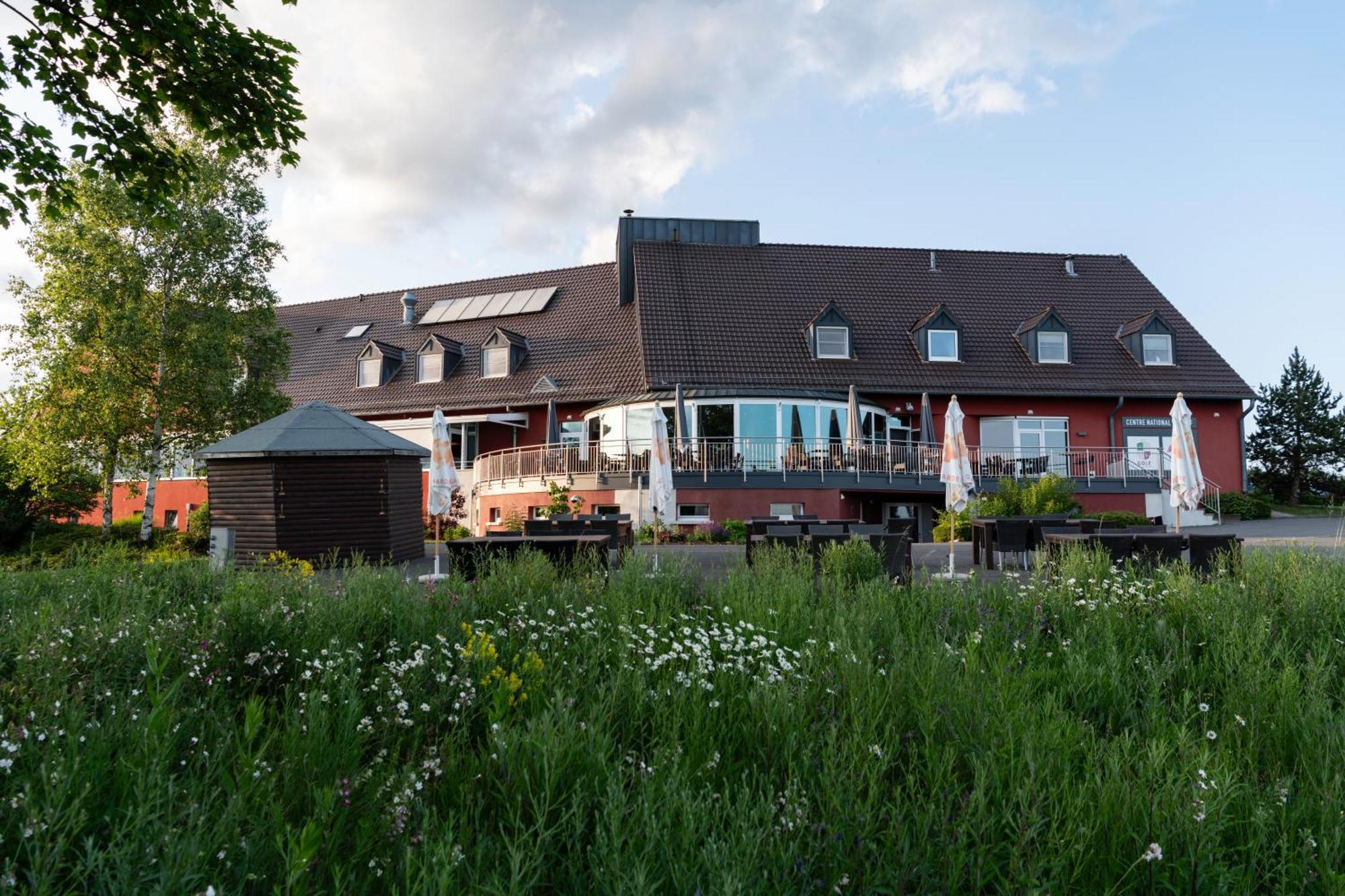 L'Hotel Et Restaurant Du Golf De Clervaux Eselborn Экстерьер фото