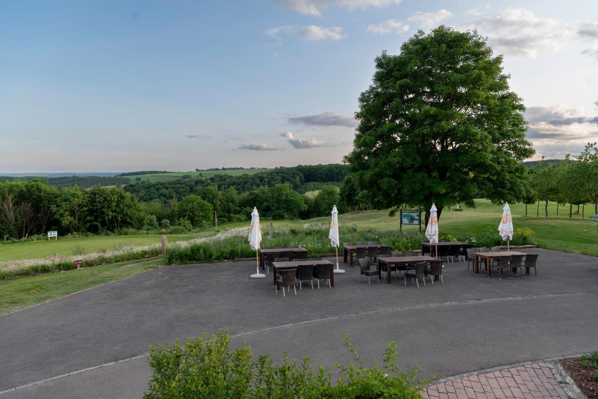 L'Hotel Et Restaurant Du Golf De Clervaux Eselborn Экстерьер фото